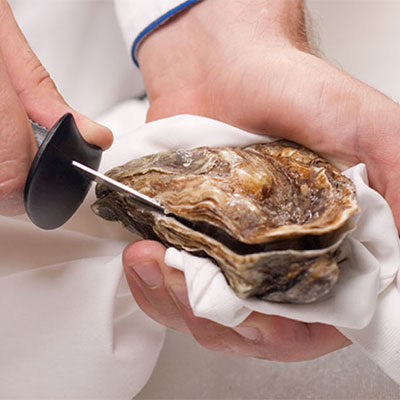 Opening an oyster